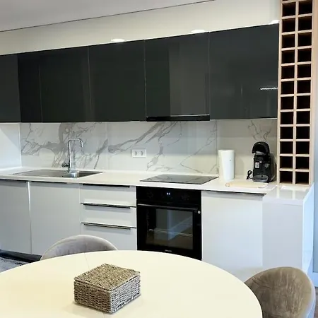 View 1br - - Free Parking *