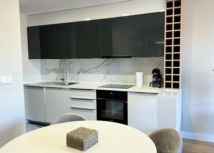 View 1br - - Free Parking *